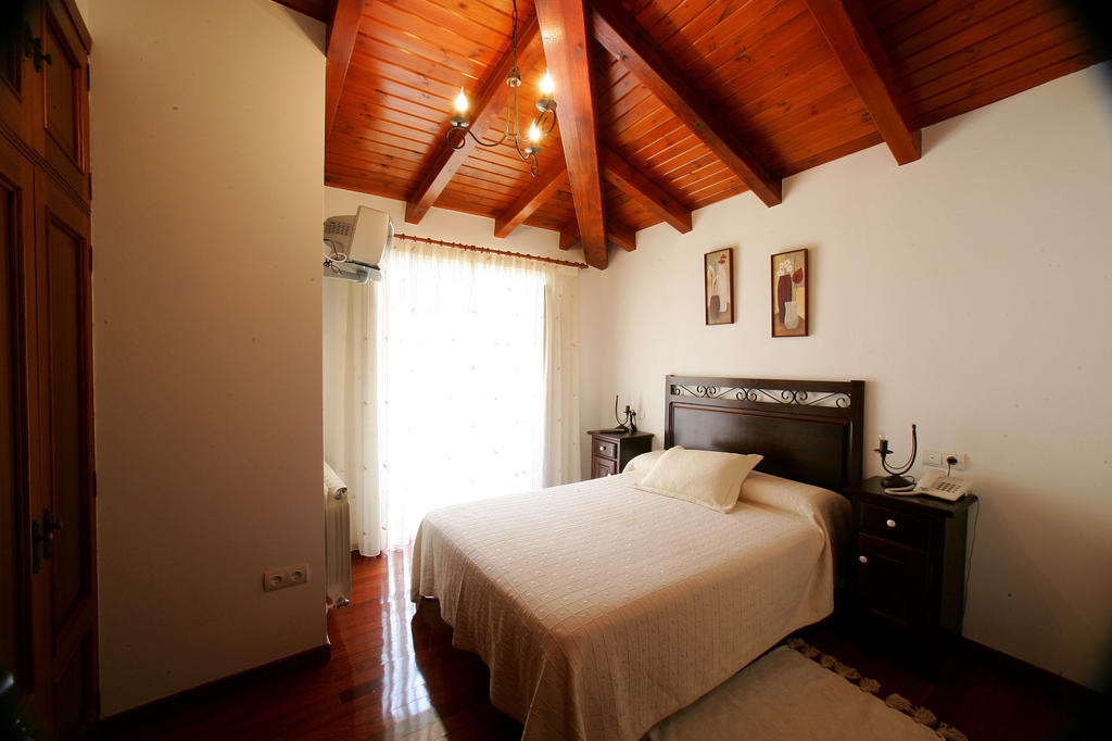 Hostel Casa Da Botica A Estrada Os Casares Pokoj fotografie