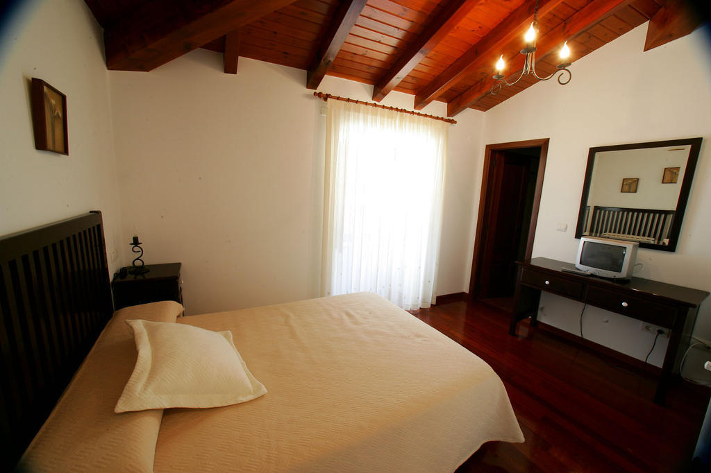 Hostel Casa Da Botica A Estrada Os Casares Exteriér fotografie