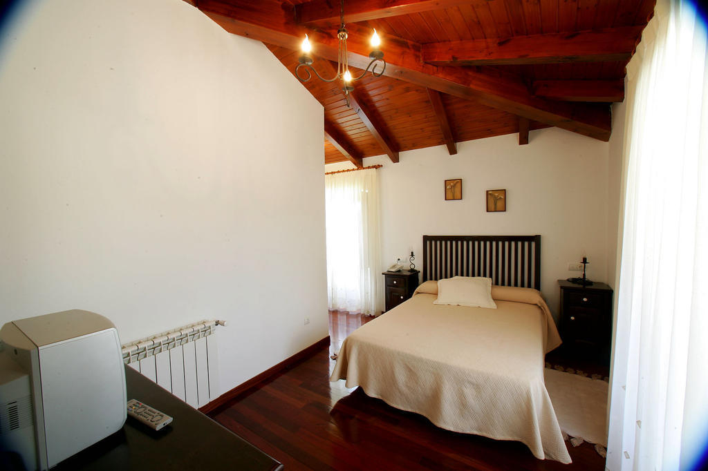 Hostel Casa Da Botica A Estrada Os Casares Pokoj fotografie