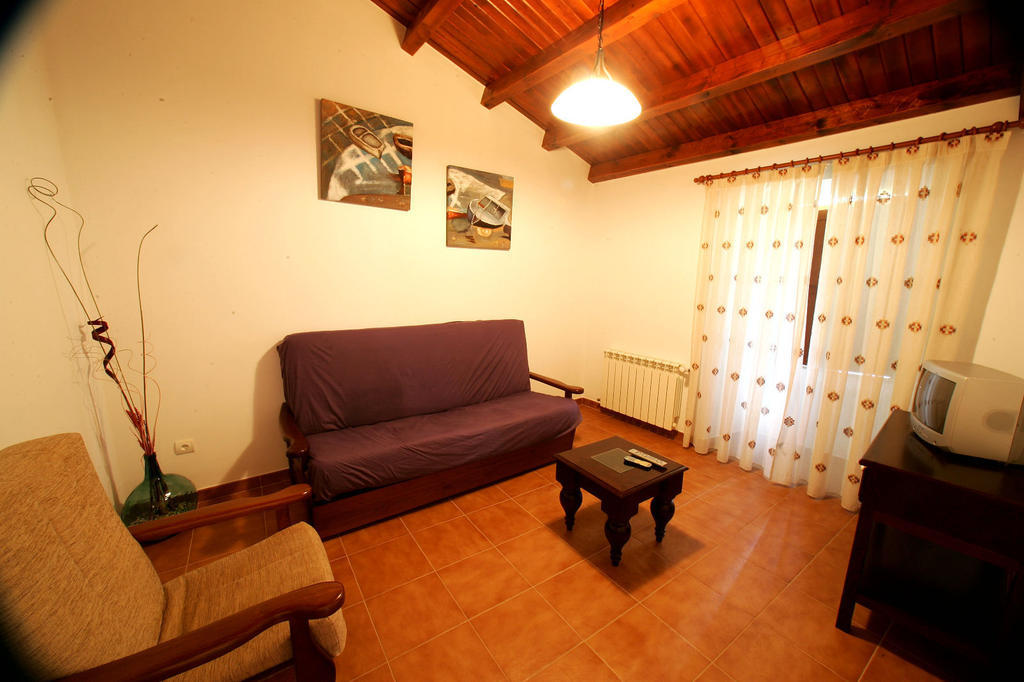Hostel Casa Da Botica A Estrada Os Casares Exteriér fotografie
